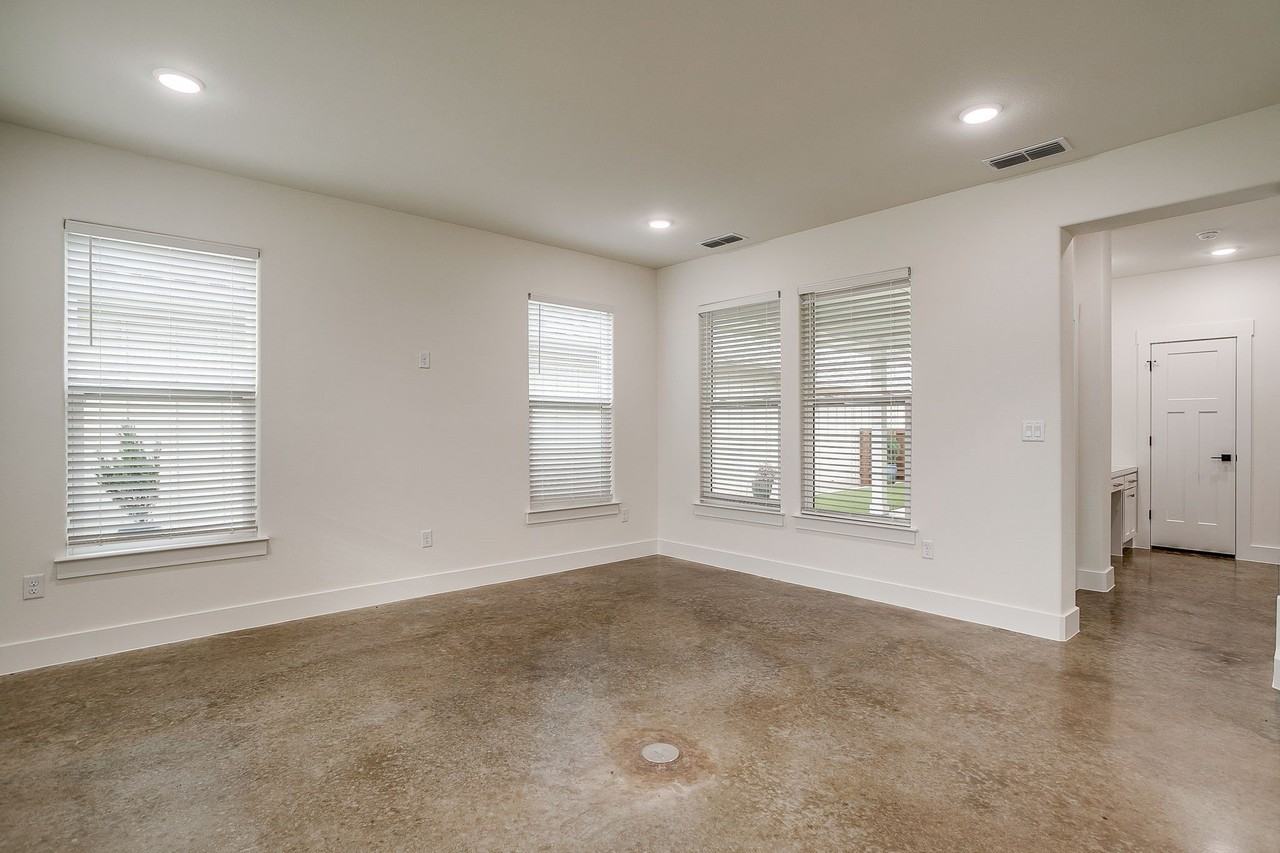100 Cardinal Woods Ct - Photo 6 of 32