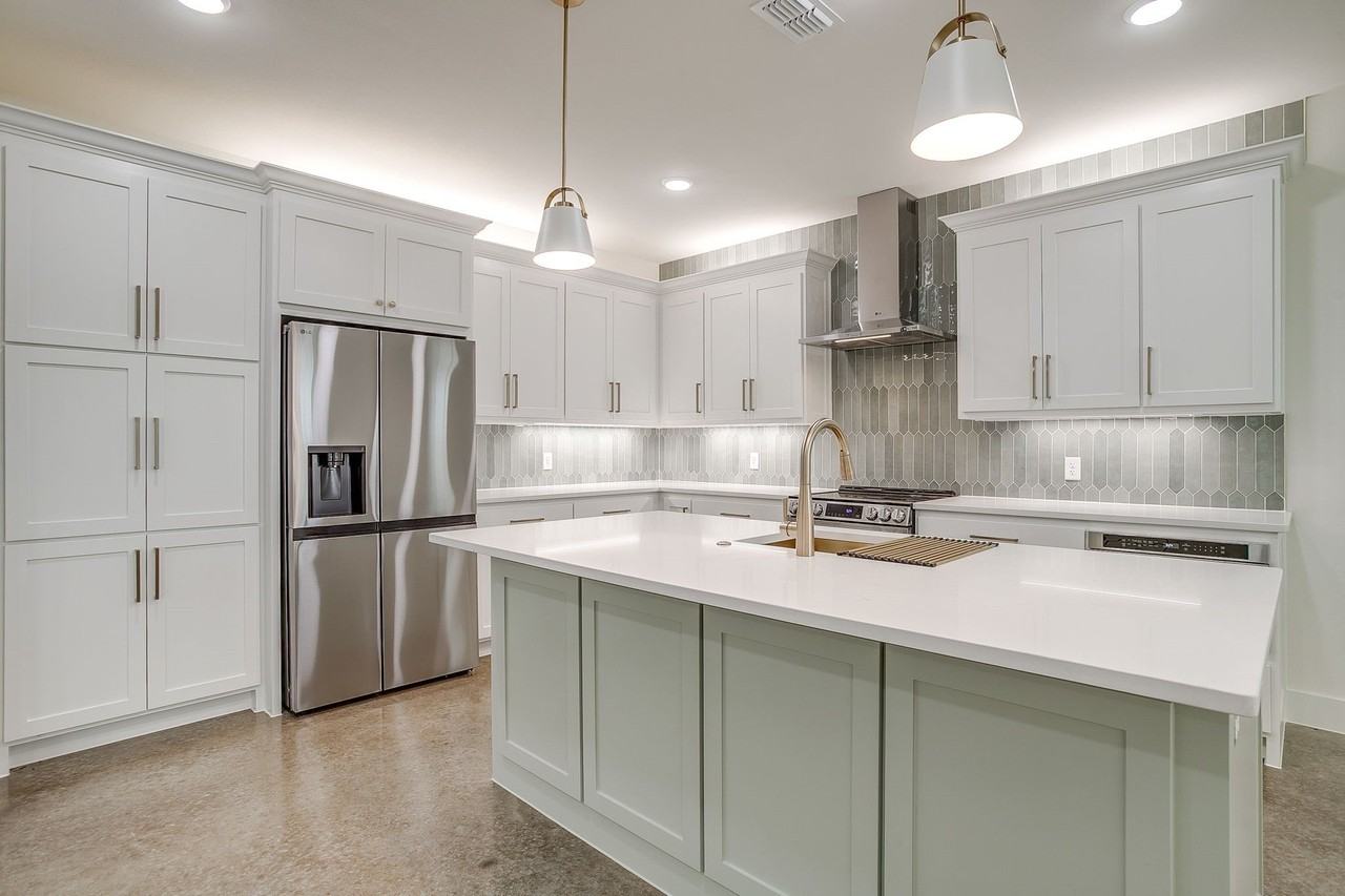 100 Cardinal Woods Ct - Photo 7 of 32