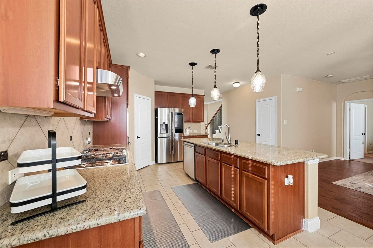 14815 Frisco Ranch Dr - Photo 4 of 40
