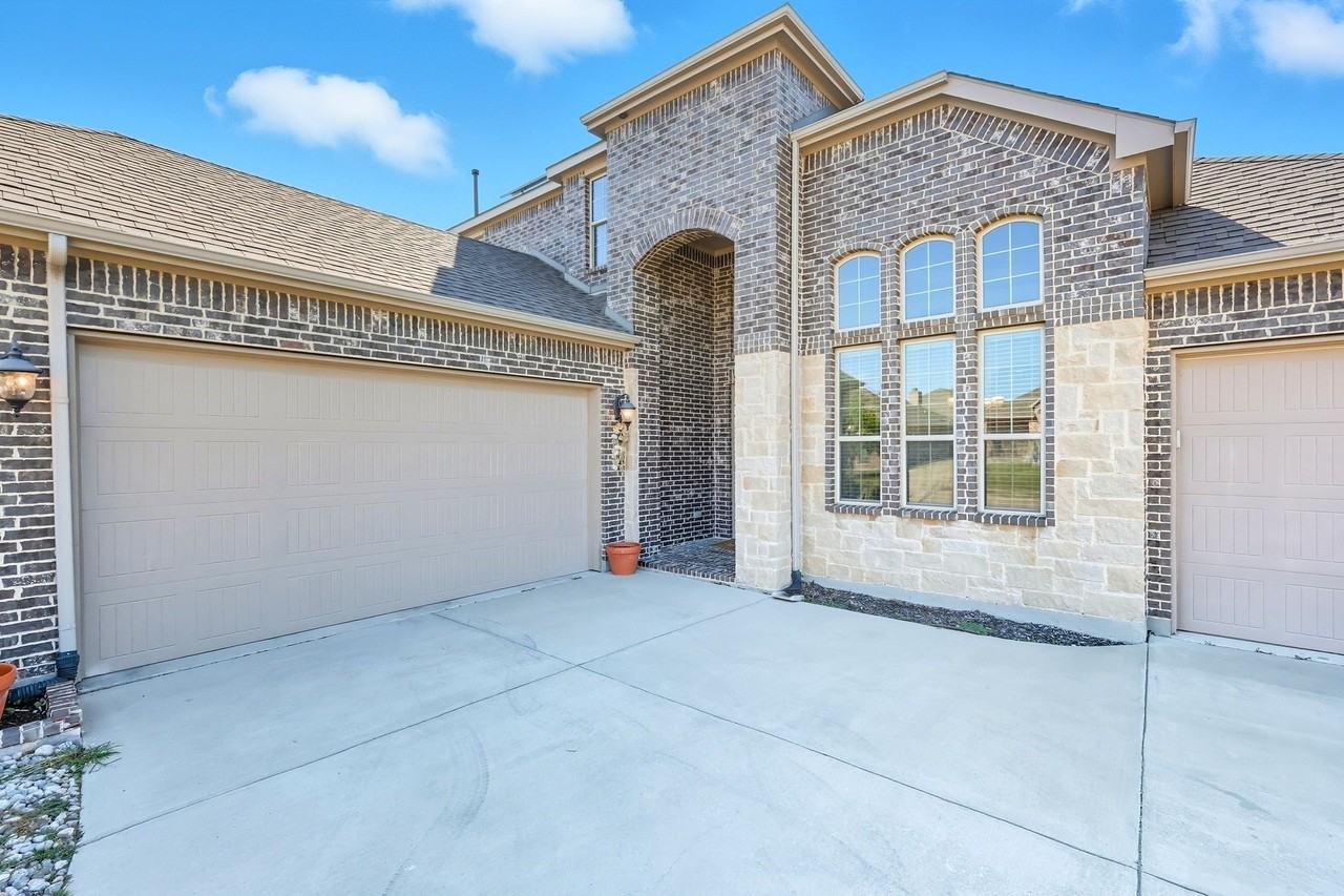 717 Whippoorwill Dr - Photo 2 of 29