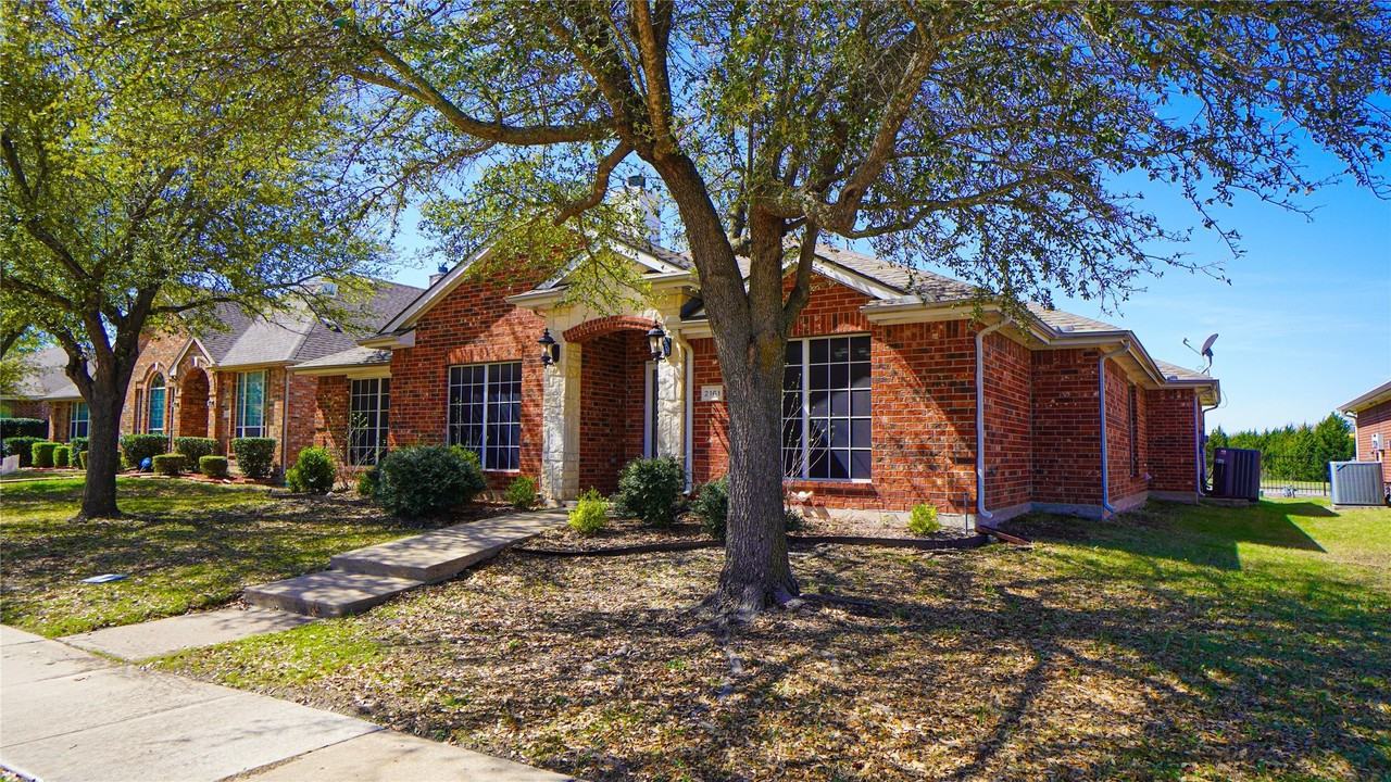 2161 Teagle Dr - Photo 3 of 29
