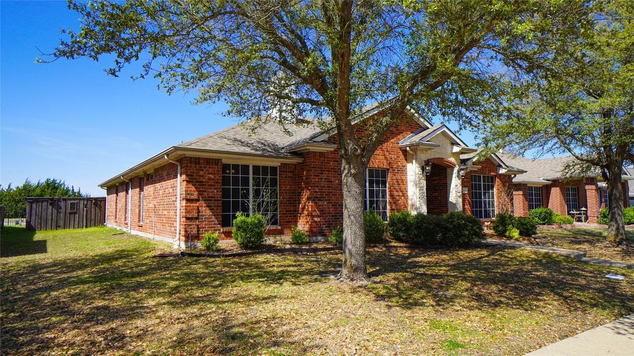 2161 Teagle Dr - Photo 4 of 29