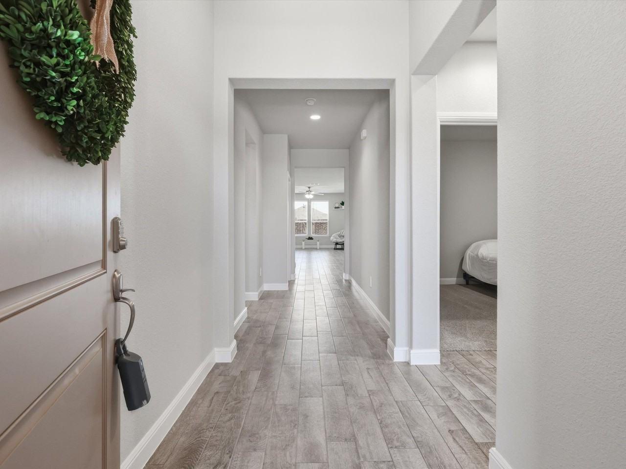 16032 Farringdon St - Photo 4 of 30