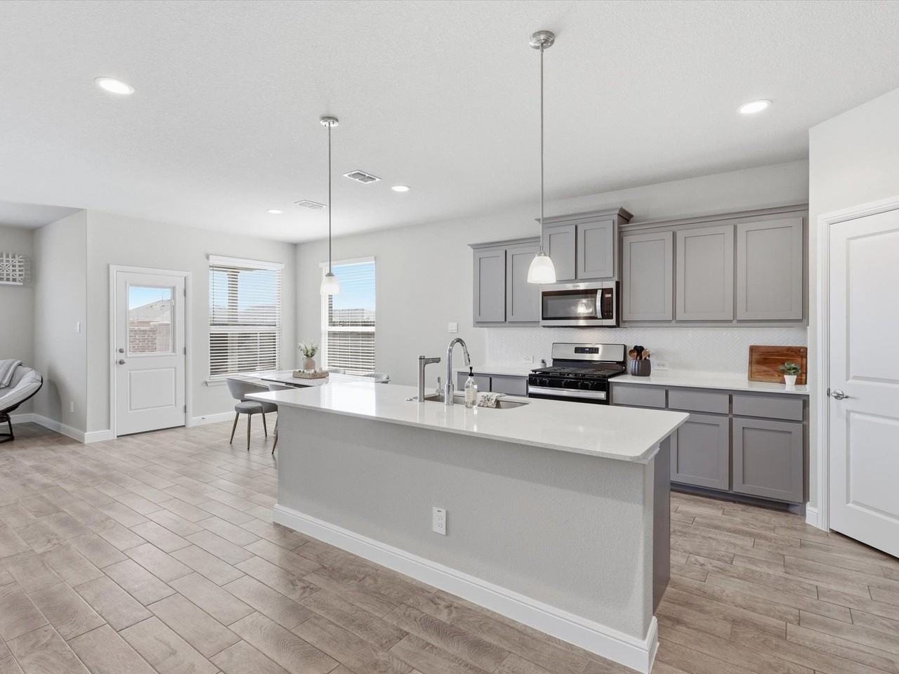 16032 Farringdon St - Photo 6 of 30