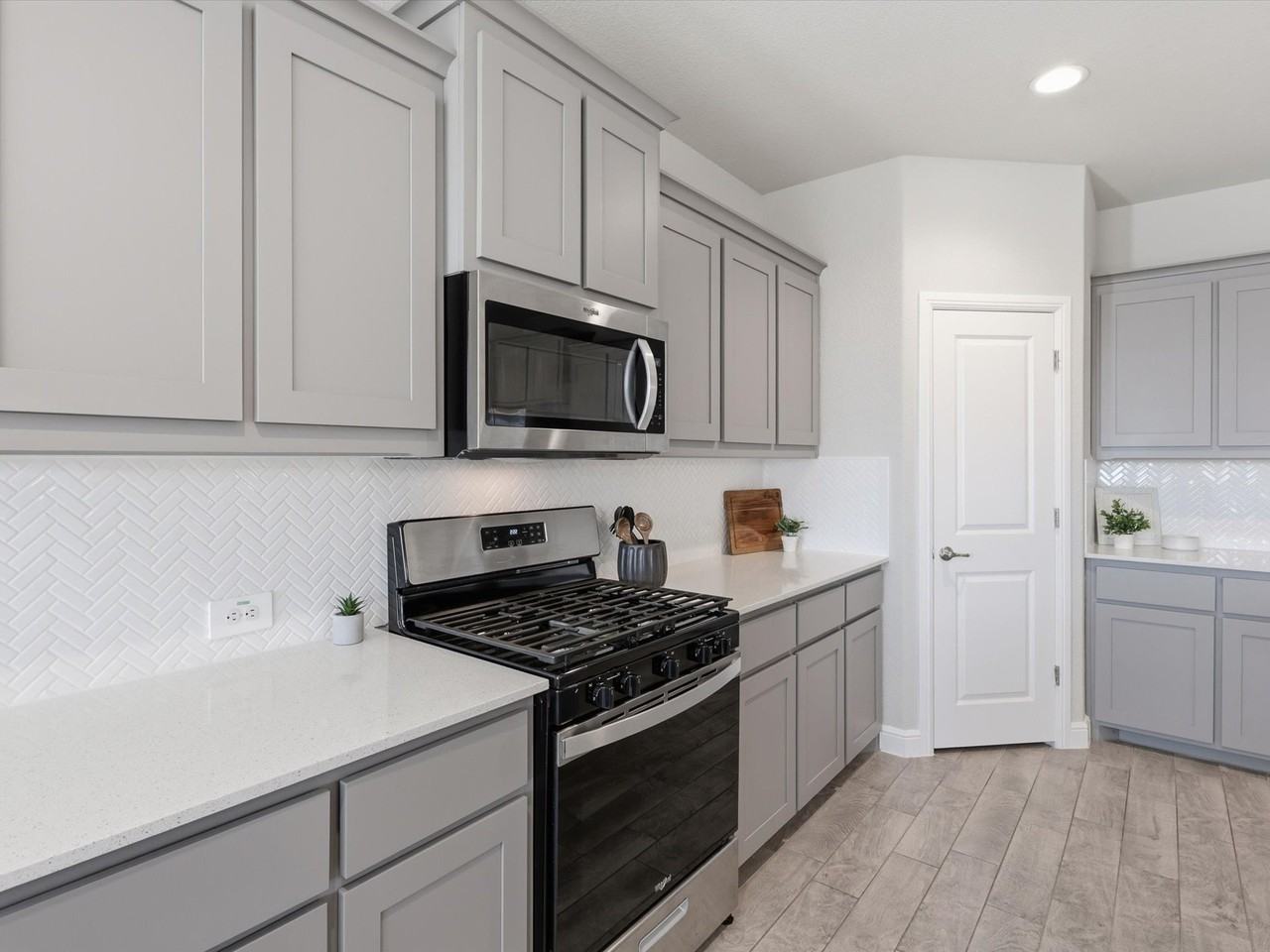 16032 Farringdon St - Photo 7 of 30