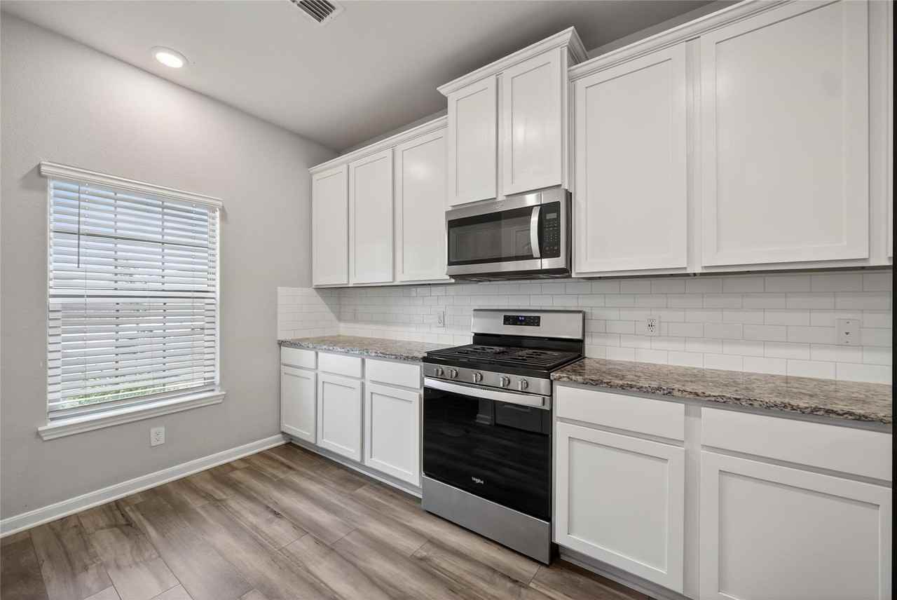 2120 Dakota Dr - Photo 3 of 15