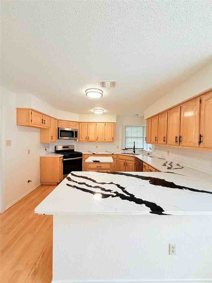 3613 Longbow Ln - Photo 3 of 14