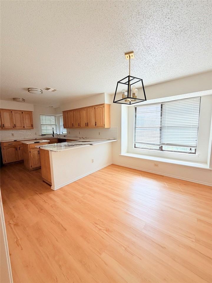 3613 Longbow Ln - Photo 6 of 14