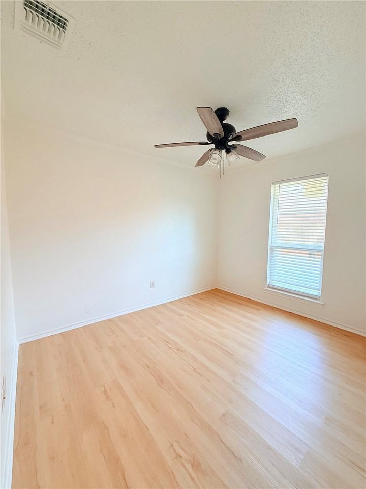 3613 Longbow Ln - Photo 7 of 14