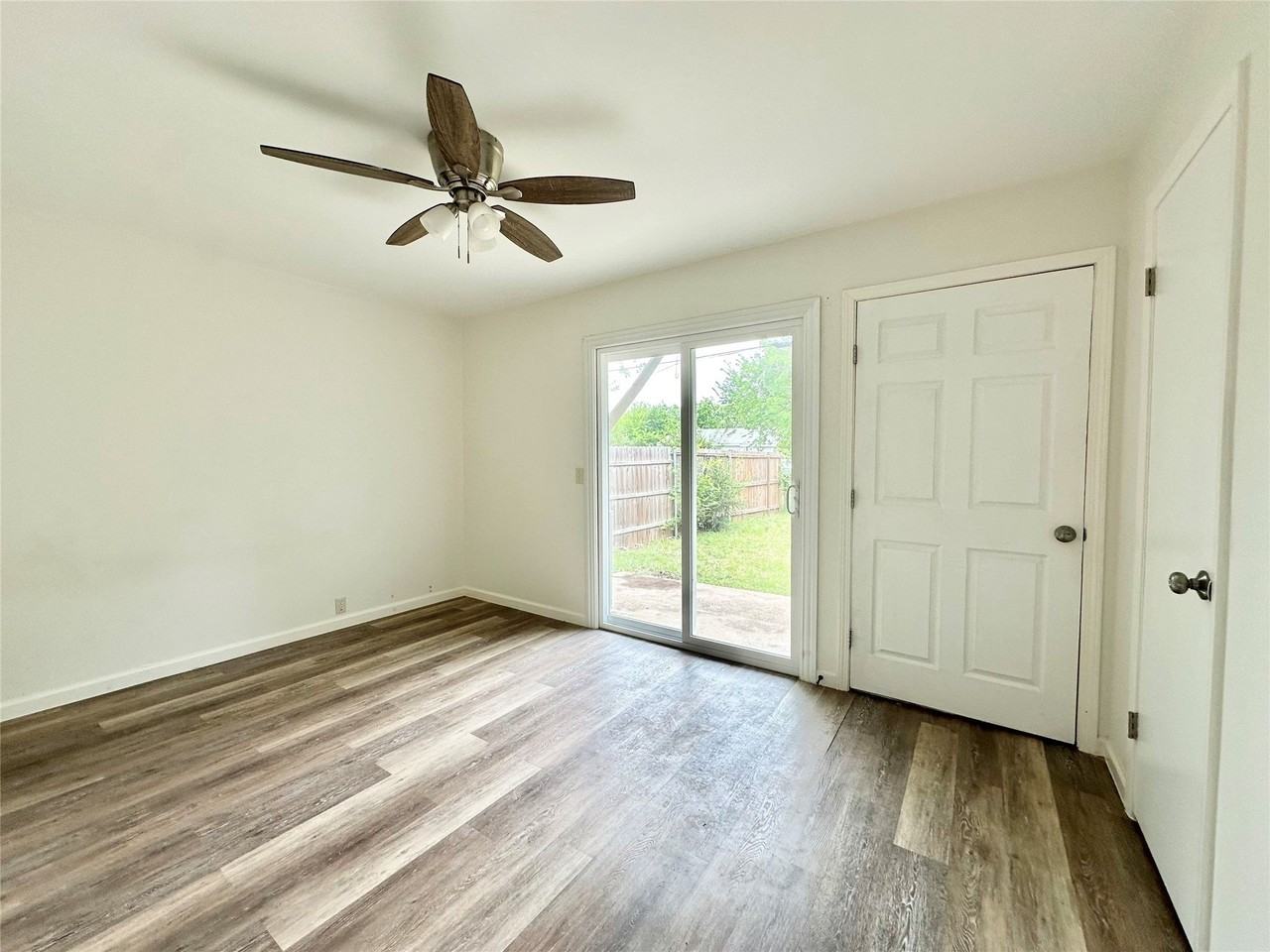 4933 Curzon Ave - Photo 4 of 12