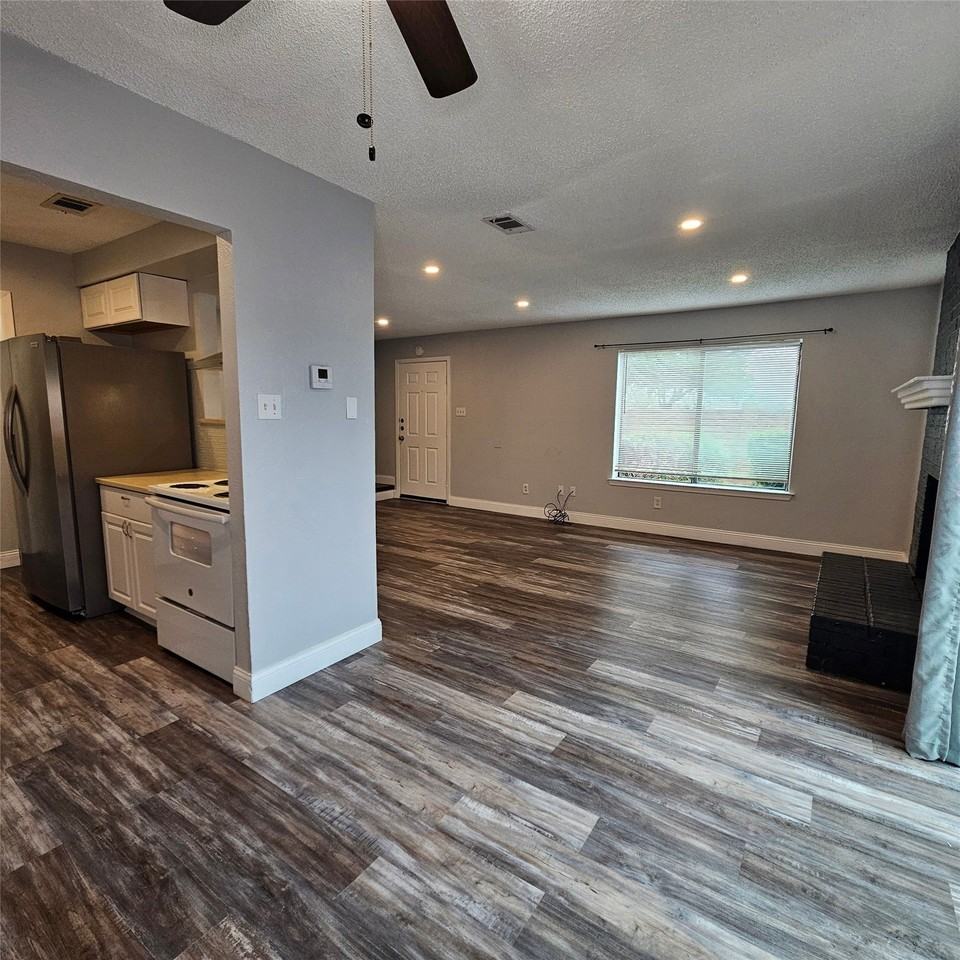 3931 N Garland Ave #4 - Photo 7 of 25