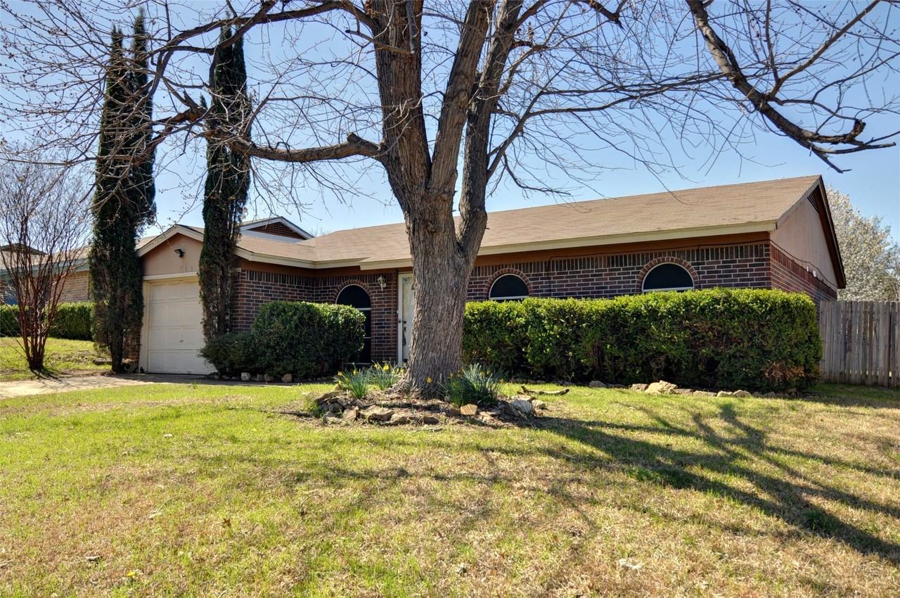 708 Annapolis Dr - Photo 2 of 21