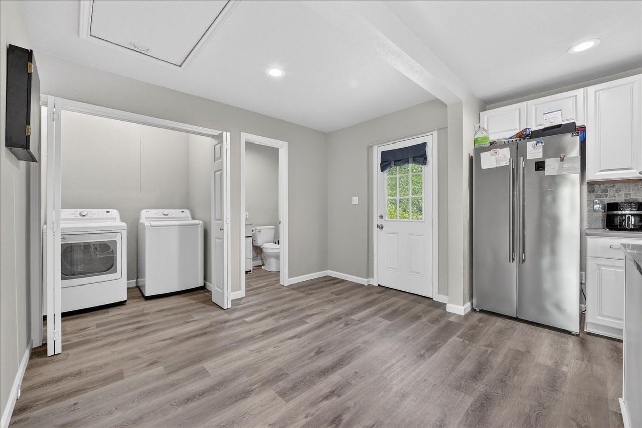 324 N Shore Pl - Photo 5 of 23