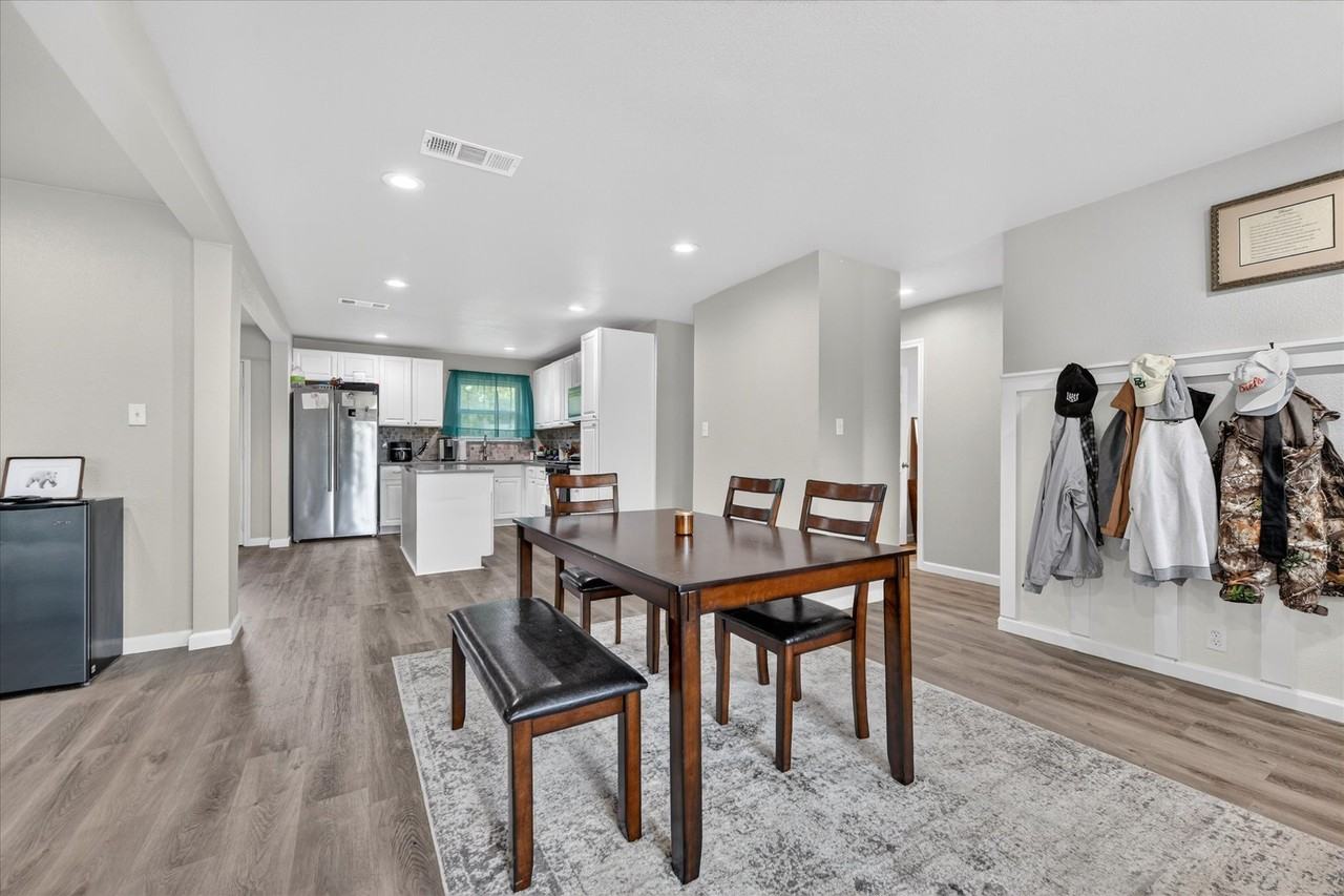 324 N Shore Pl - Photo 7 of 23