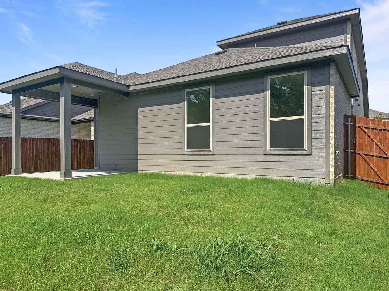 1908 Iris Rd - Photo 4 of 30