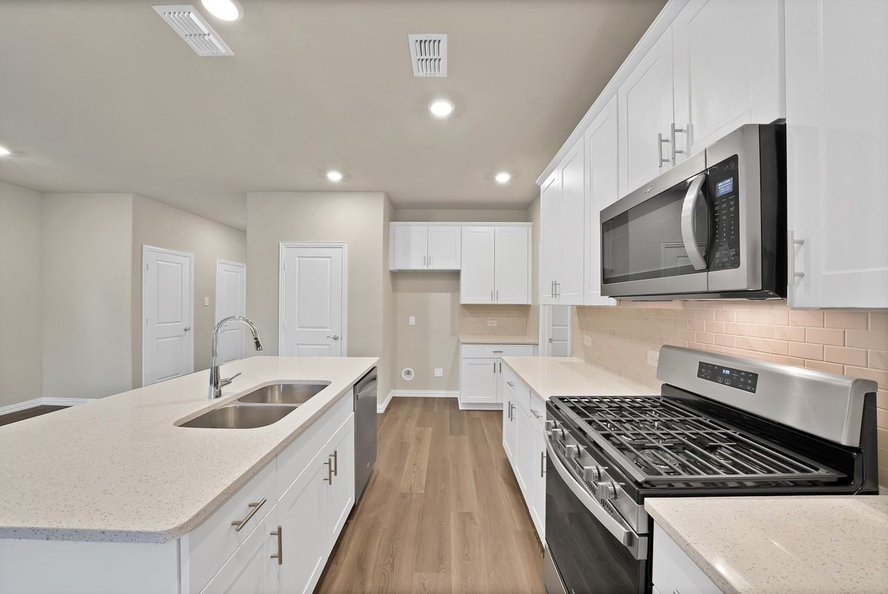 505 Cottagewood Dr - Photo 4 of 39