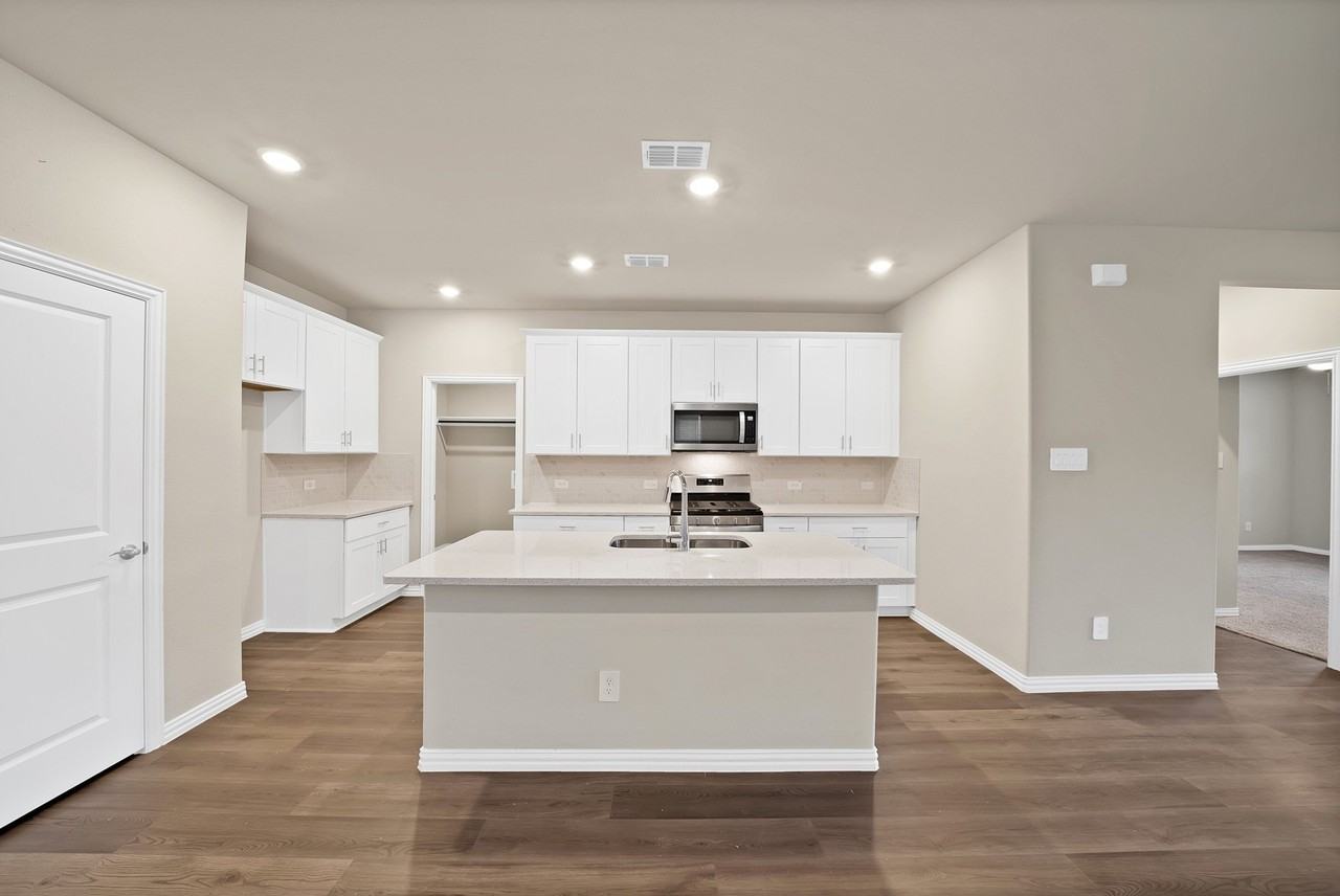 505 Cottagewood Dr - Photo 5 of 39