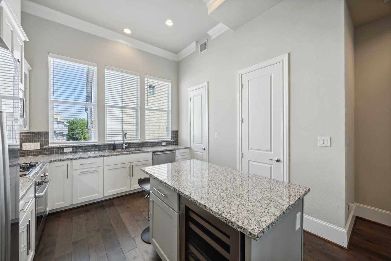 2268 Alterbrook Ln - Photo 7 of 25