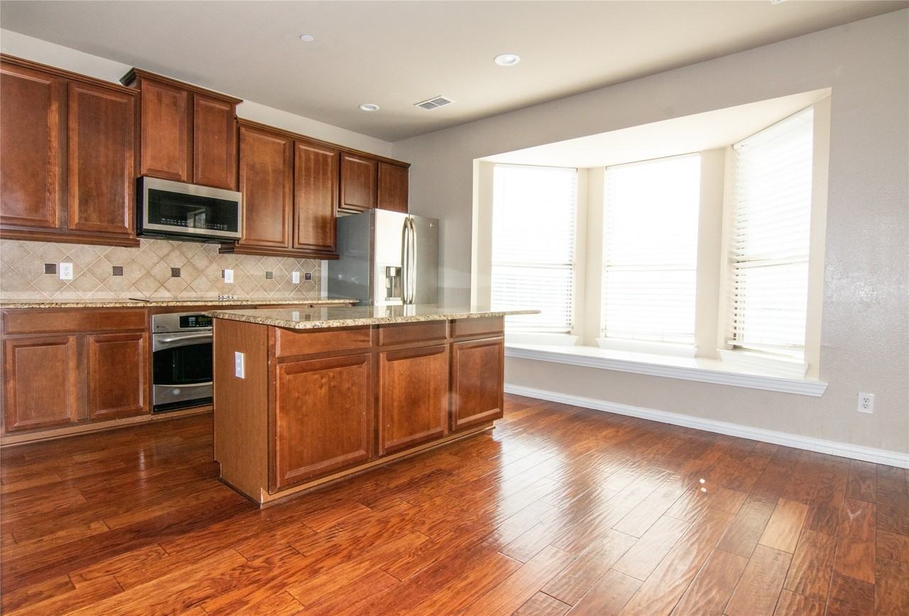 2557 Jacobson Dr - Photo 3 of 32