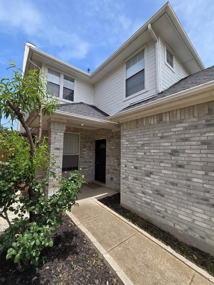 6011 Longley Ct - Photo 2 of 23