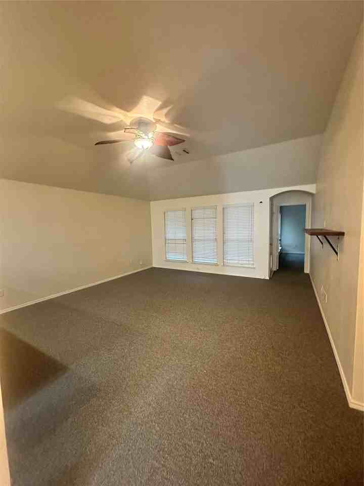 1213 Gardenia Ln - Photo 3 of 15