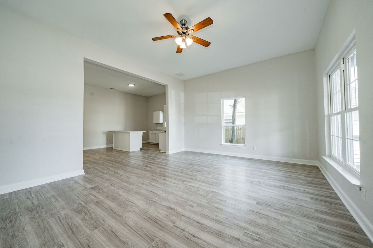 3419 Washington St - Photo 4 of 29