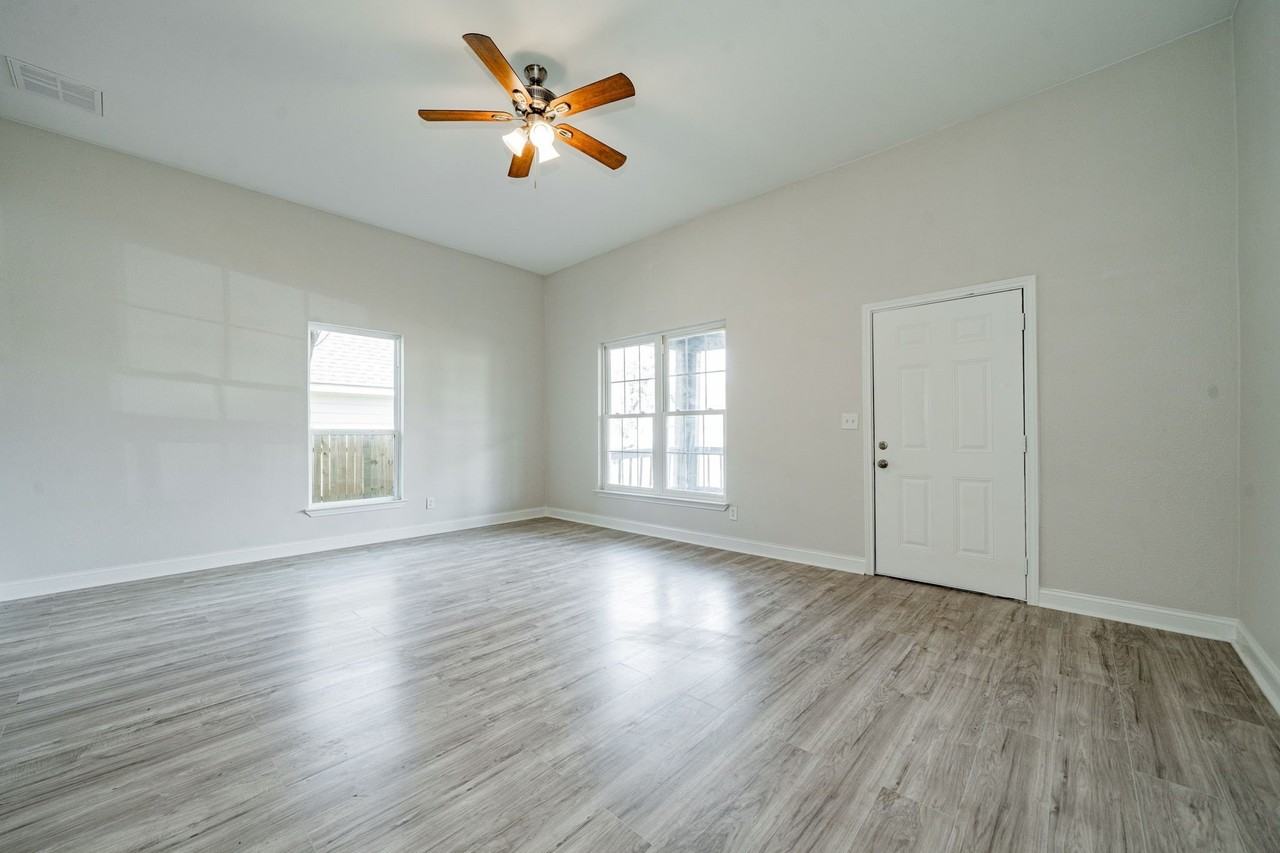 3419 Washington St - Photo 5 of 29