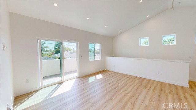 363 Flower St #B - Photo 3 of 8