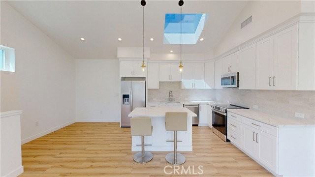 363 Flower St #B - Photo 4 of 8