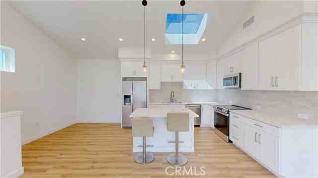 363 Flower St #B - Photo 5 of 8