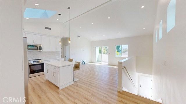 363 Flower St #B - Photo 6 of 8