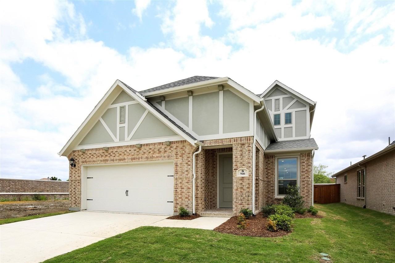 946 Switchgrass Ln - Photo 2 of 20