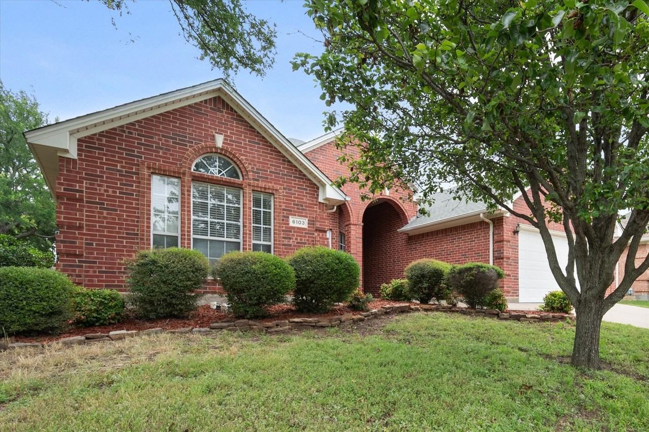 6103 Sea Island Trl - Photo 2 of 27
