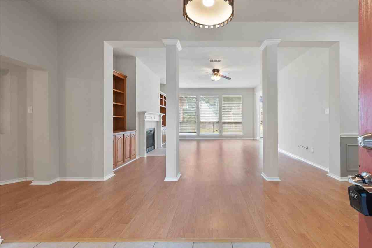 6103 Sea Island Trl - Photo 3 of 27