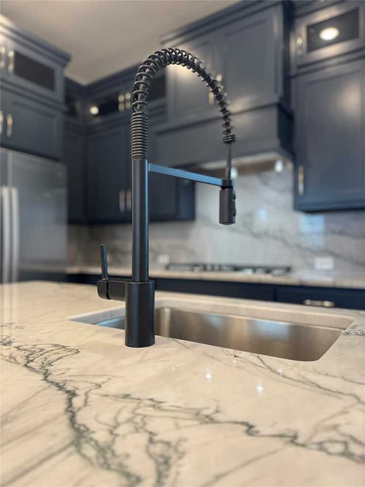 1221 Marc Pl - Photo 4 of 24
