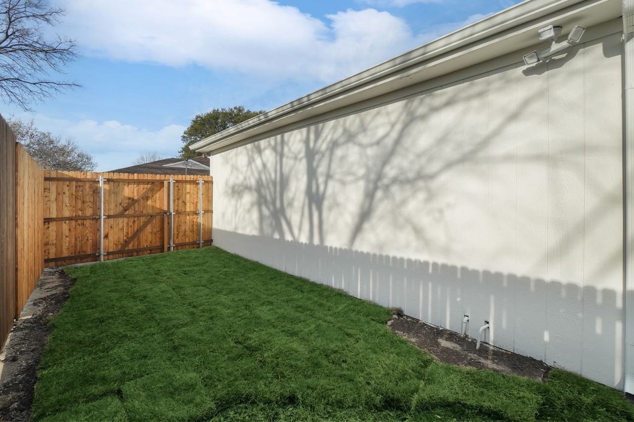 6449 Lontos Dr - Photo 4 of 18