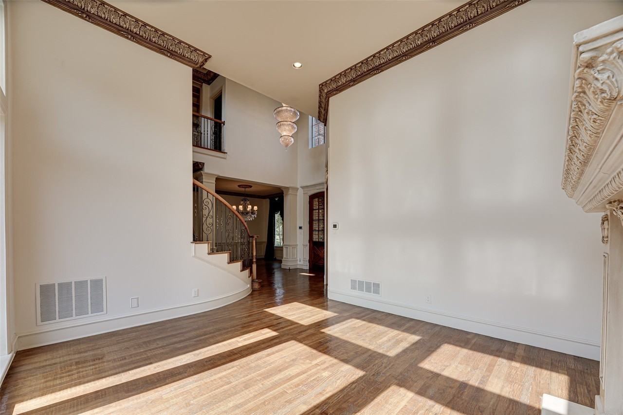5004 Castle Creek Ct - Photo 4 of 37
