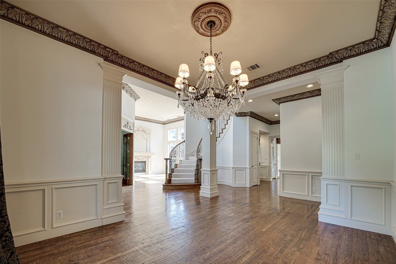 5004 Castle Creek Ct - Photo 6 of 37