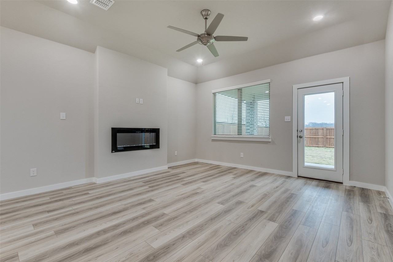 2544 Rambling Rd - Photo 3 of 25