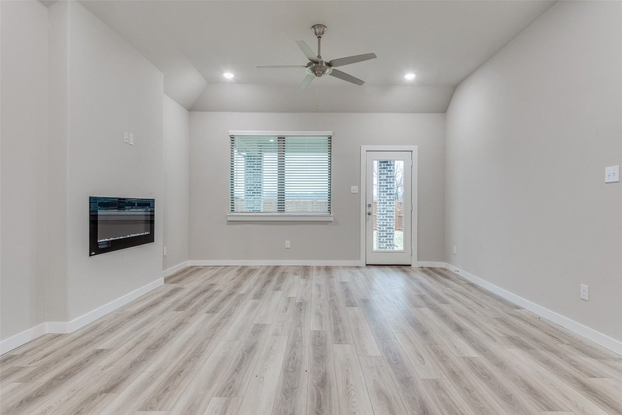 2544 Rambling Rd - Photo 4 of 25