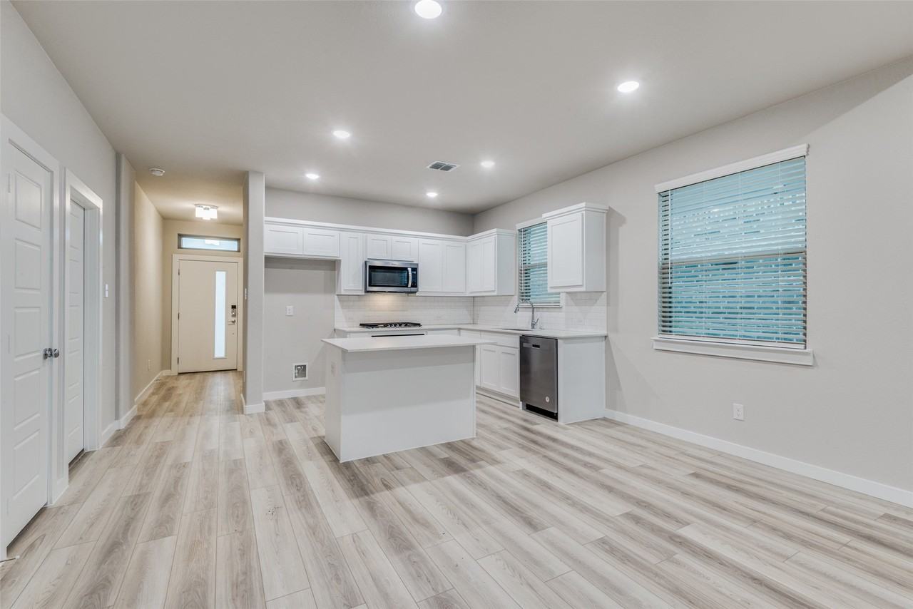 2544 Rambling Rd - Photo 6 of 25