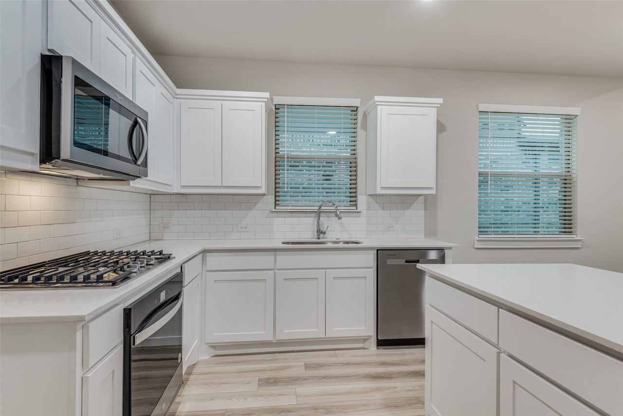 2544 Rambling Rd - Photo 7 of 25
