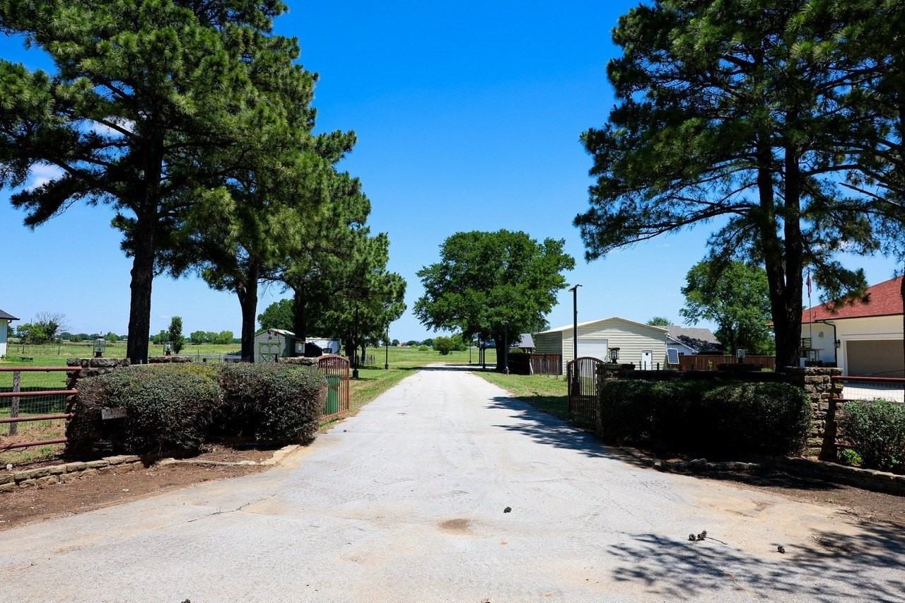 10575 Friendship Rd - Photo 2 of 32
