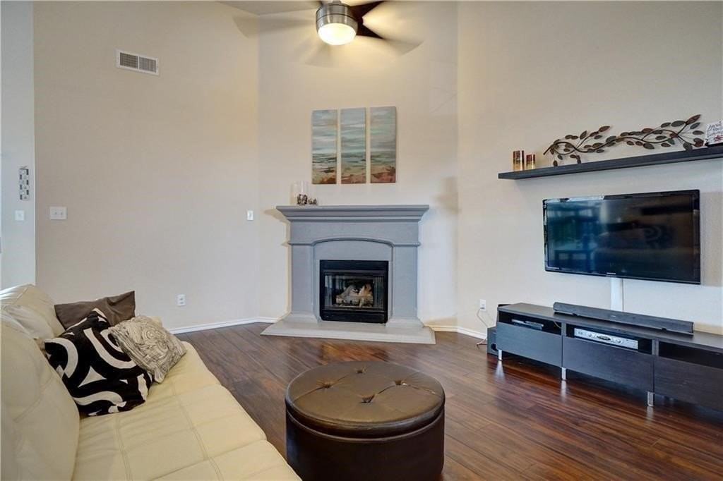 12833 Danville Dr - Photo 4 of 17