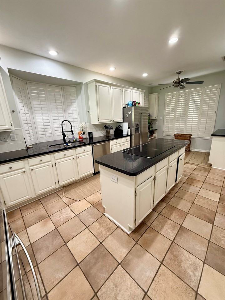 2651 Hidden Ridge Dr - Photo 3 of 34
