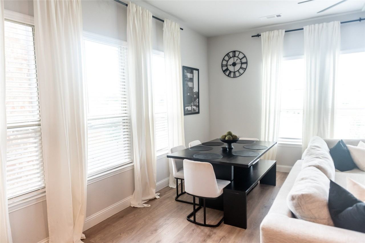2216 Palomino St - Photo 3 of 20
