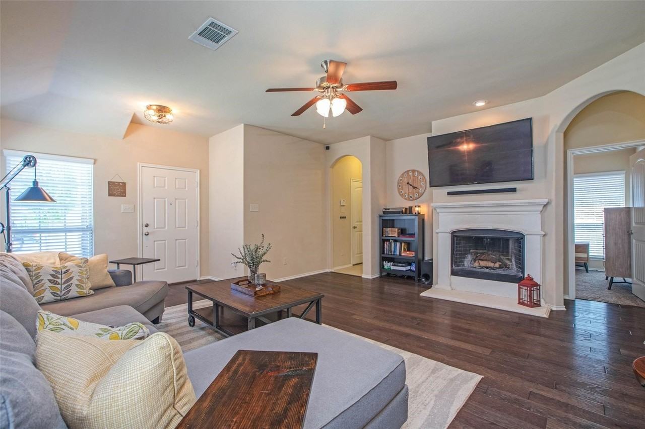 8905 Deadwood Ln - Photo 4 of 31