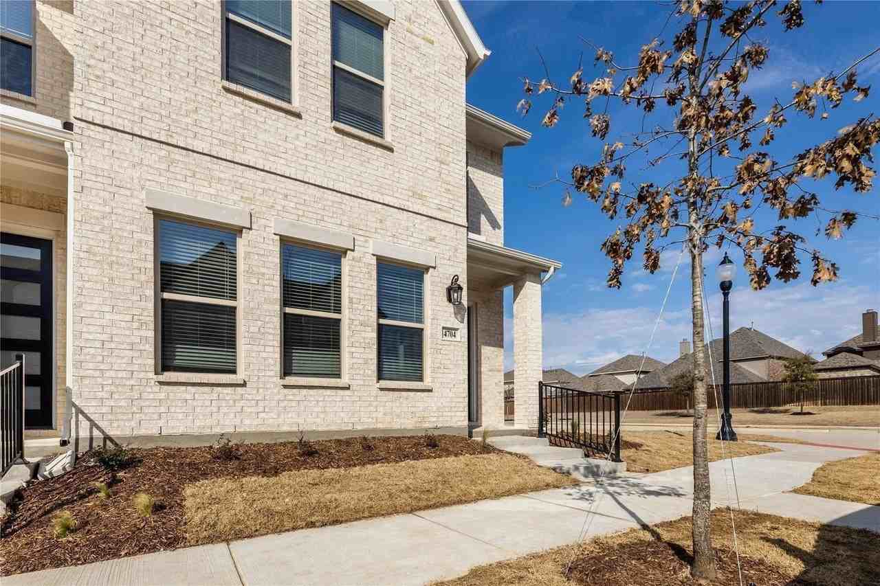 4704 Corriente Vista Ln - Photo 2 of 37