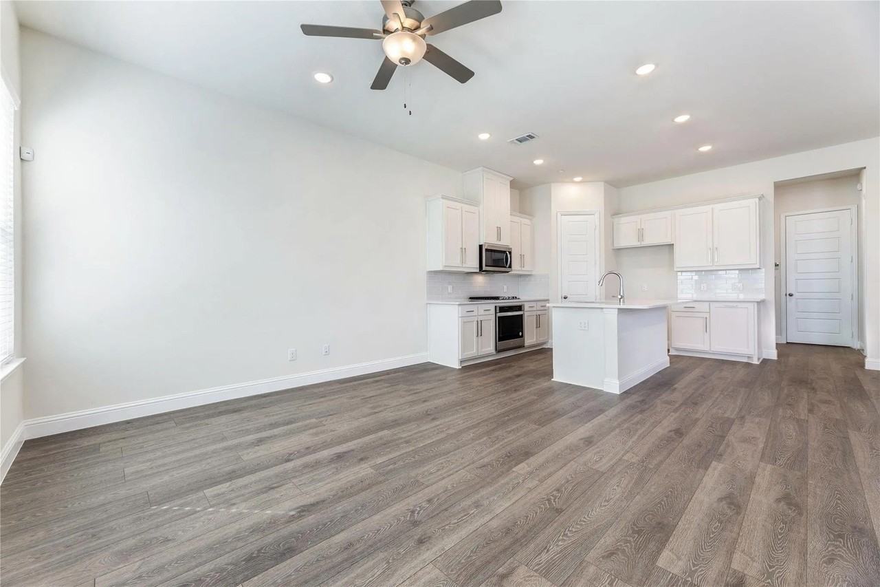 4704 Corriente Vista Ln - Photo 4 of 37