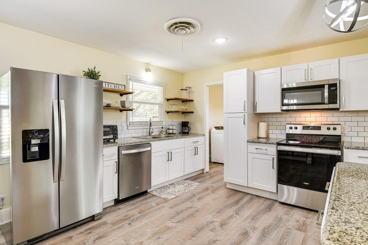 230 Davis Ave - Photo 5 of 27
